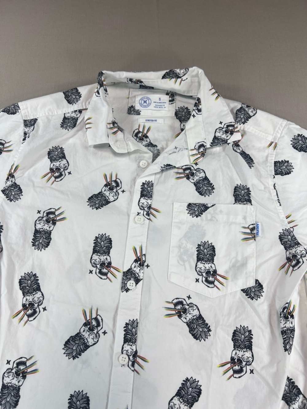 Hurley Men’s S White Skull Pineapple Print Short Sleeve Button Down Stretch Fit - Picture 2 of 10